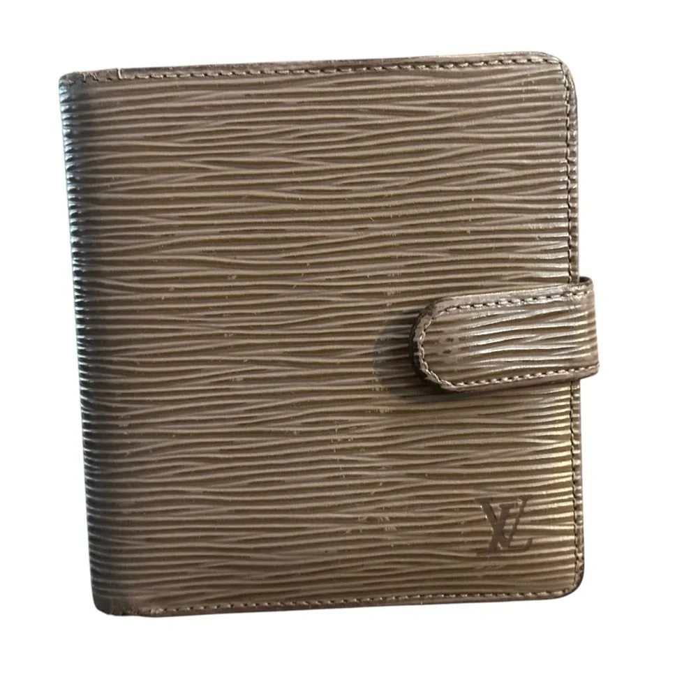 Louis Vuitton Porte-Billets Compact Wallet in Pepper gray Epi leather